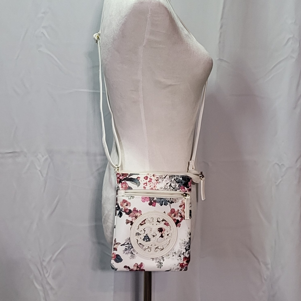 Women's Small White Floral Adjustable Crossbody Bag 8in(H)x 7in(L)x 0.5in (W) 🐈 - Picture 4 of 8